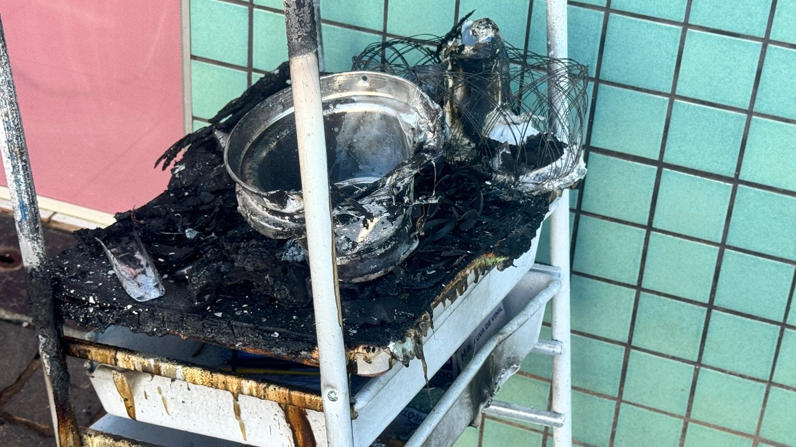 Falha em aparelho de cera para depilação provoca incêndio em clínica estética em Uberlândia