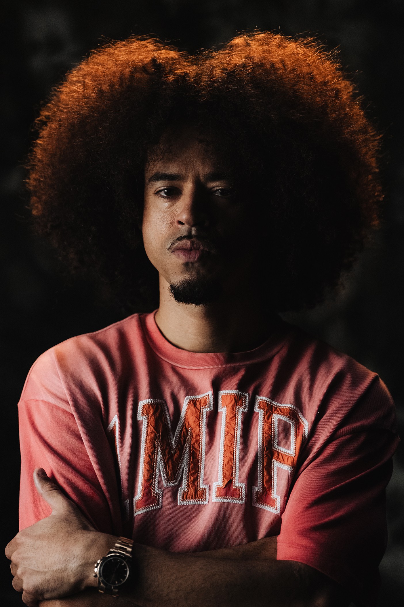 L7nnon dá sequência à trilogia afetiva com single ‘Não me manda mensagem’