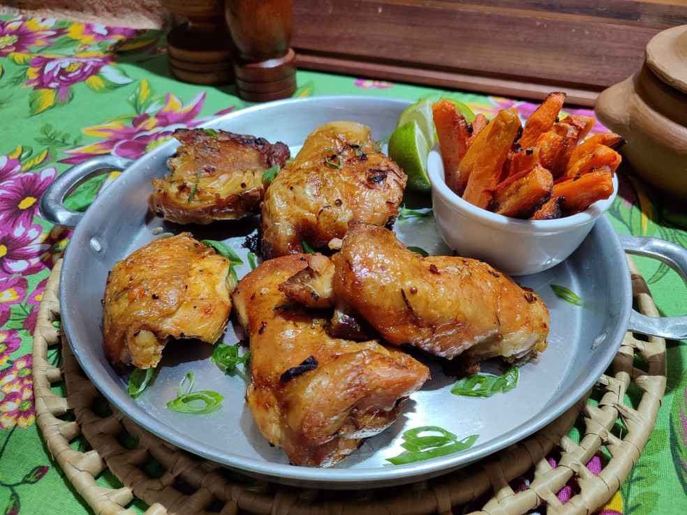 Frango com cenuras — Foto: Divulgação