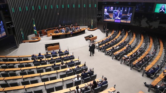 Câmara dos Deputados abre concurso com salários acima de R$ 32 mil; veja vagas