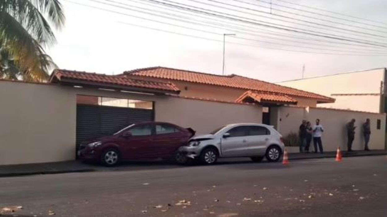 Menino de 7 anos dirige carro escondido dos pais e causa acidente no interior de SP