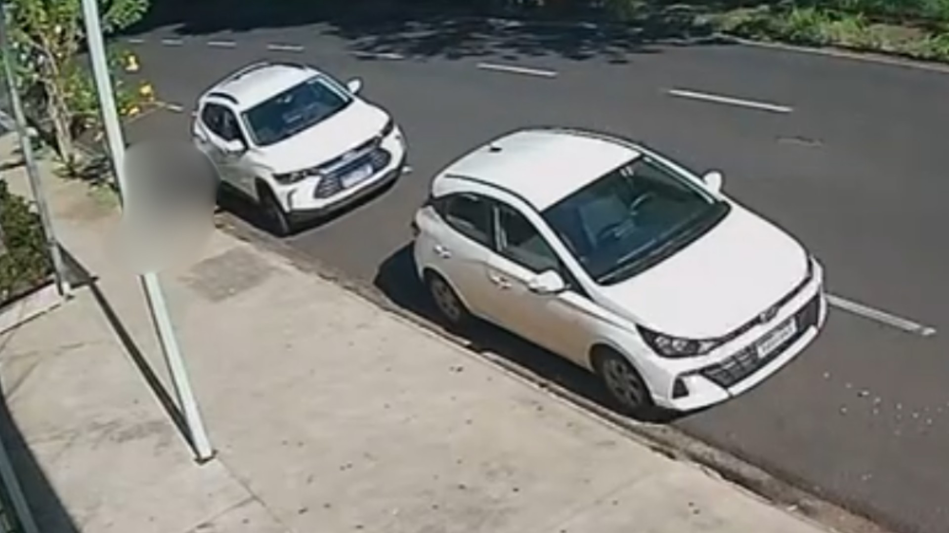 VÍDEO: motociclista morre ao bater na traseira de carro estacionado em Rio Preto