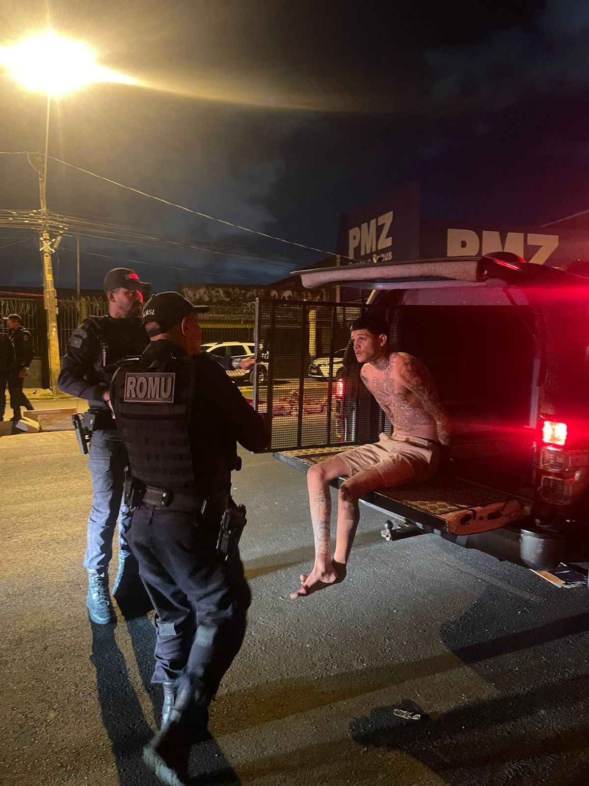 Dupla é presa após apontar arma para viatura durante perseguição em São Luís