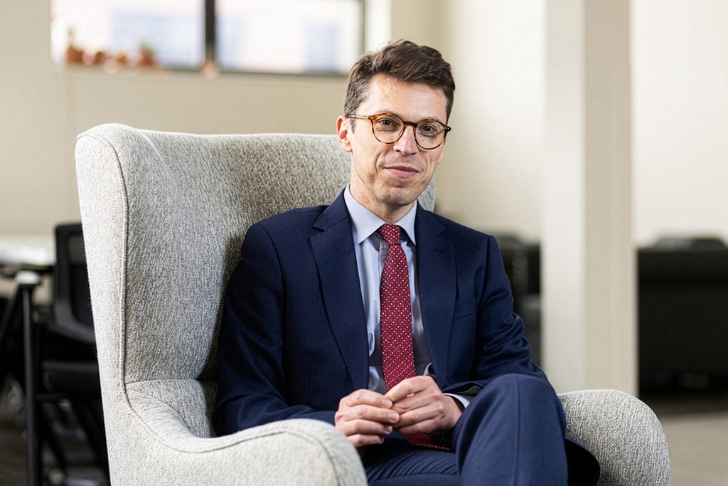 Quem era o professor de fusão nuclear morto por ex-físico suspeito de ataque em universidade dos EUA