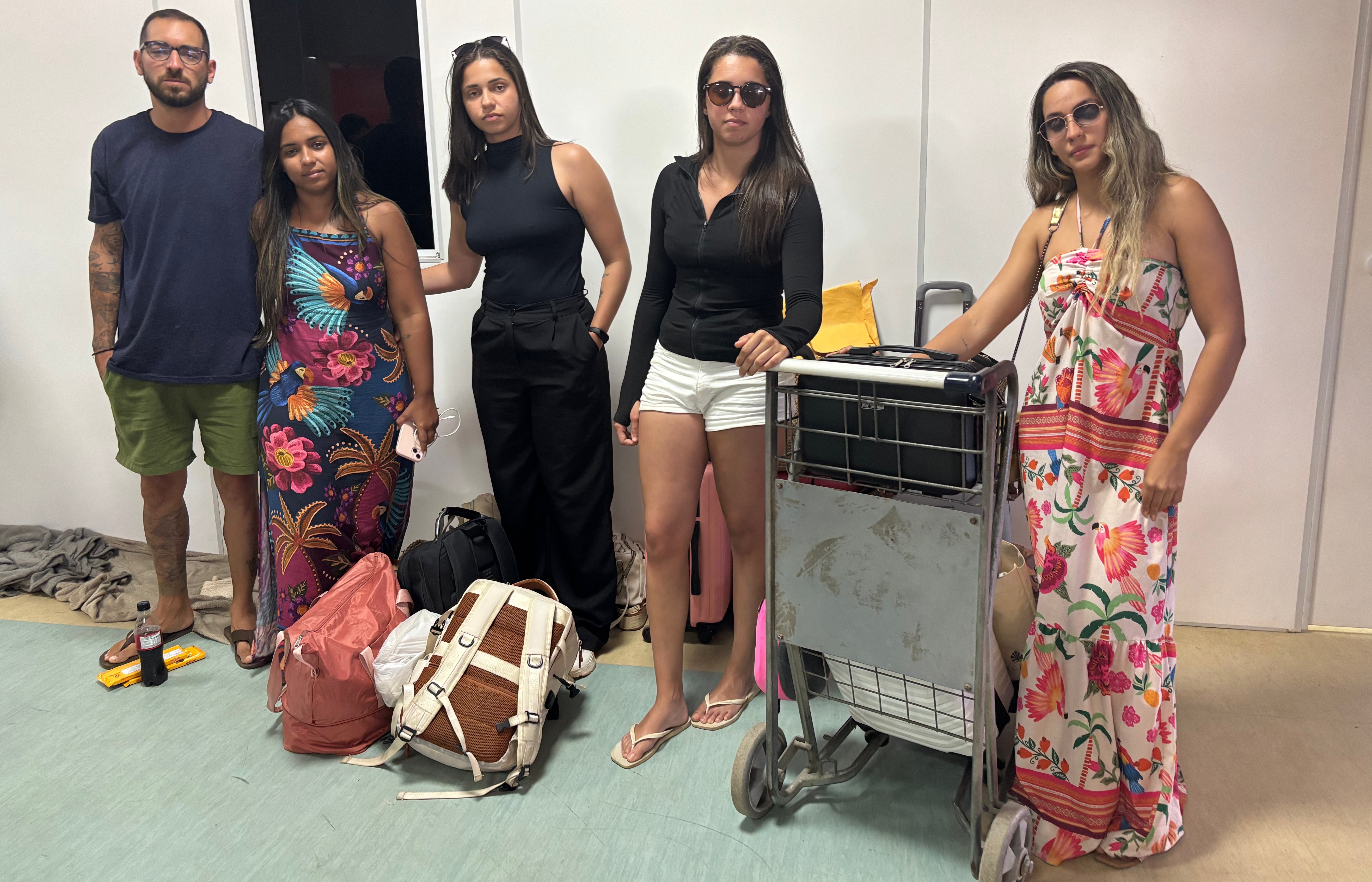 Sem vagas em voos, profissionais que trabalharam no Réveillon ficam retidos em Fernando de Noronha