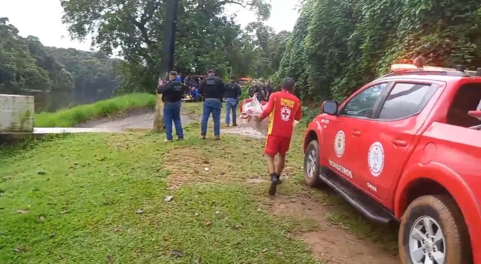 Operação com drone aquático busca corpos de funcionários de ferro-velho em Salvador — Foto: Pedro Moraes / Polícia Civil
