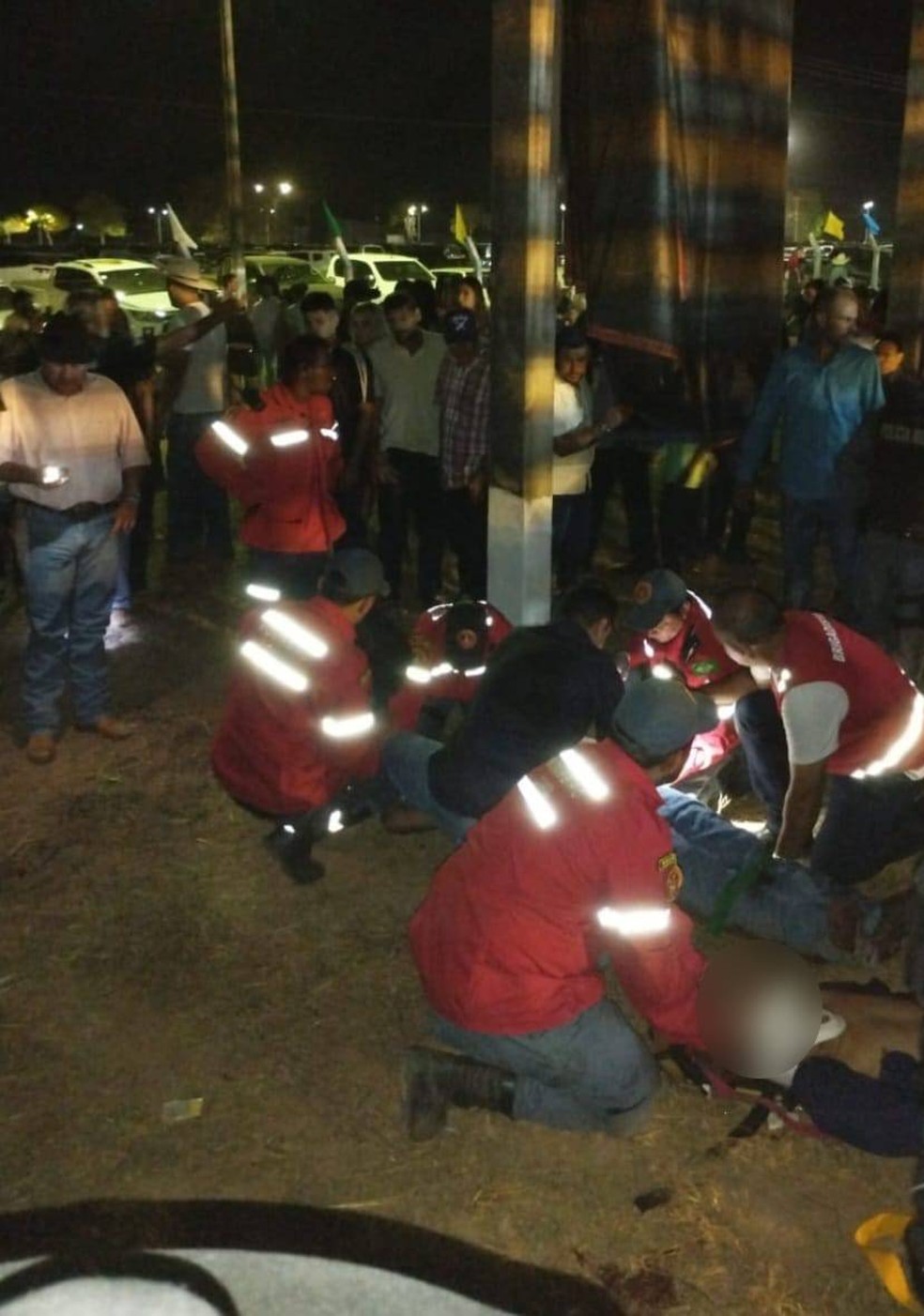 De acordo com a Polícia Civil, outras 6 pessoas que estavam na estrutura ficaram feridas — Foto: Reprodução