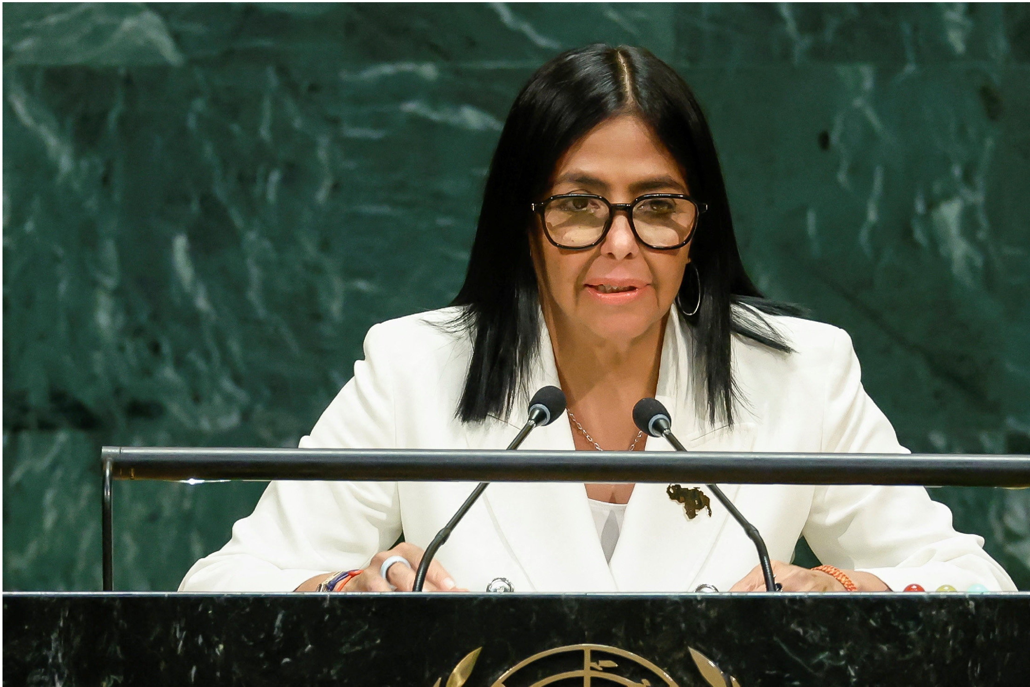 Venezuela exibe mapa com Essequibo anexado em broche na ONU e reacende tensão