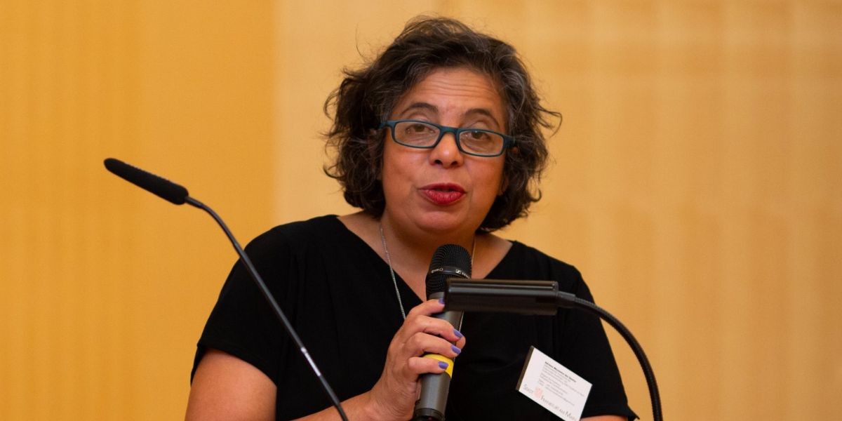 Brasileira eleita vereadora em Frankfurt inspira imigrantes em Goiânia