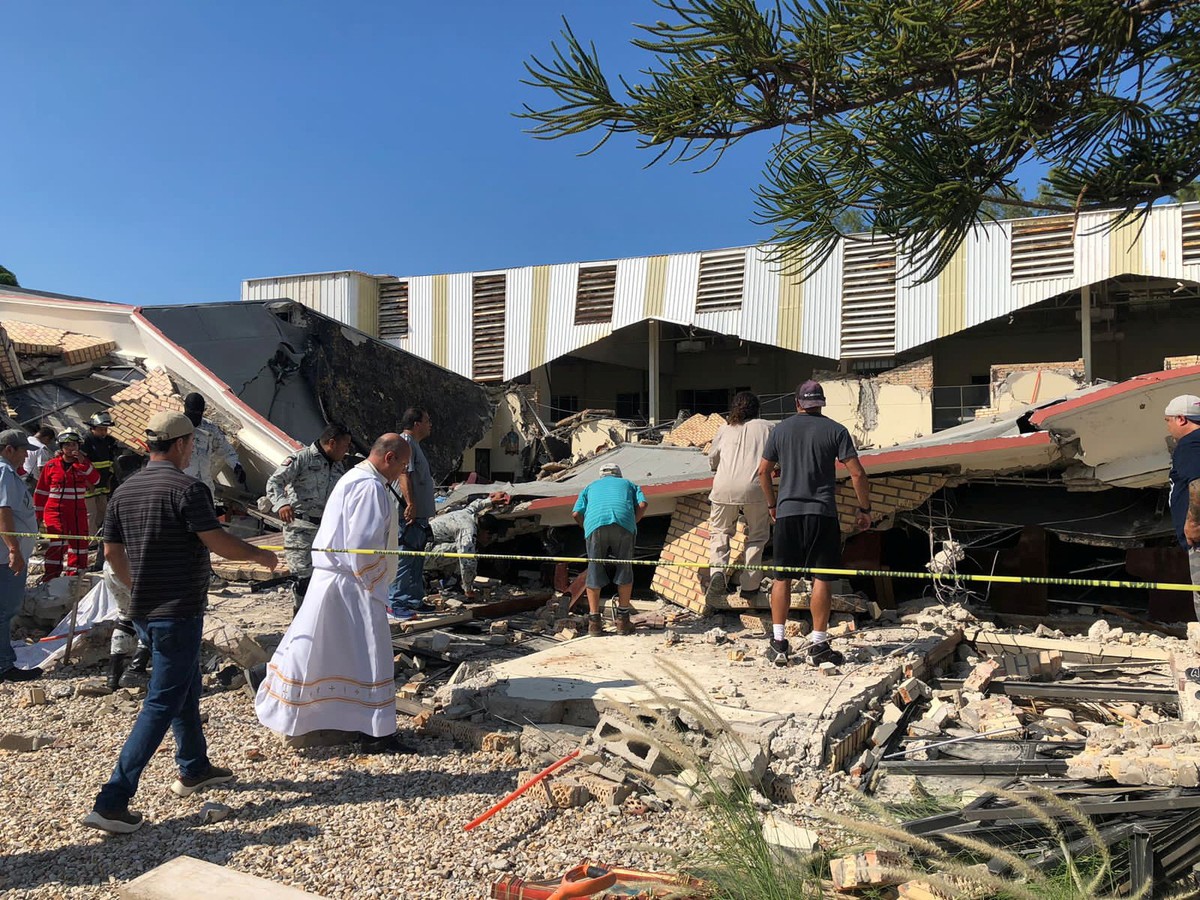 Una iglesia se derrumba durante un bautismo y deja nueve muertos en México |  Mundo