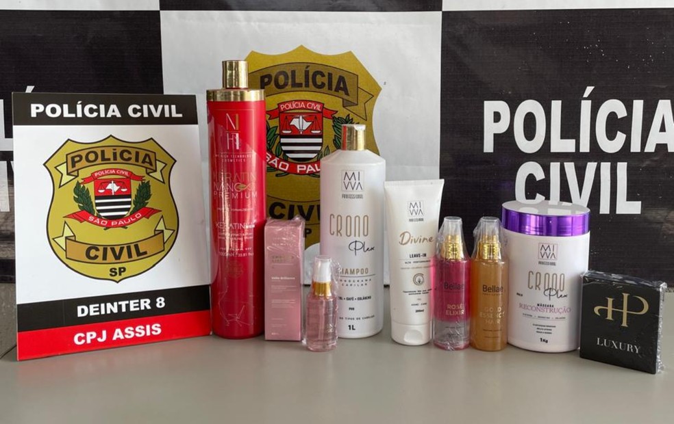 1 de 1
Fábrica de cosméticos é interditada durante operação da Polícia Civil e Vigilância Sanitária em Assis — Foto: Polícia Civil/Divulgação