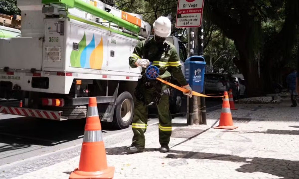 Neoenergia Coelba abre mais de 150 vagas para eletricistas na Bahia; saiba mais informações
