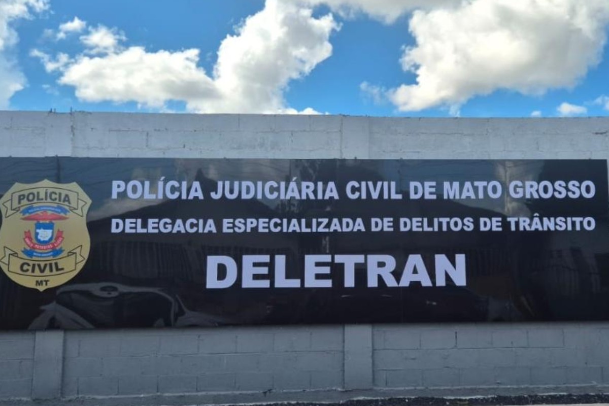 Idosa é arremessada da moto e atropelada por caminhão após acidente  em MT