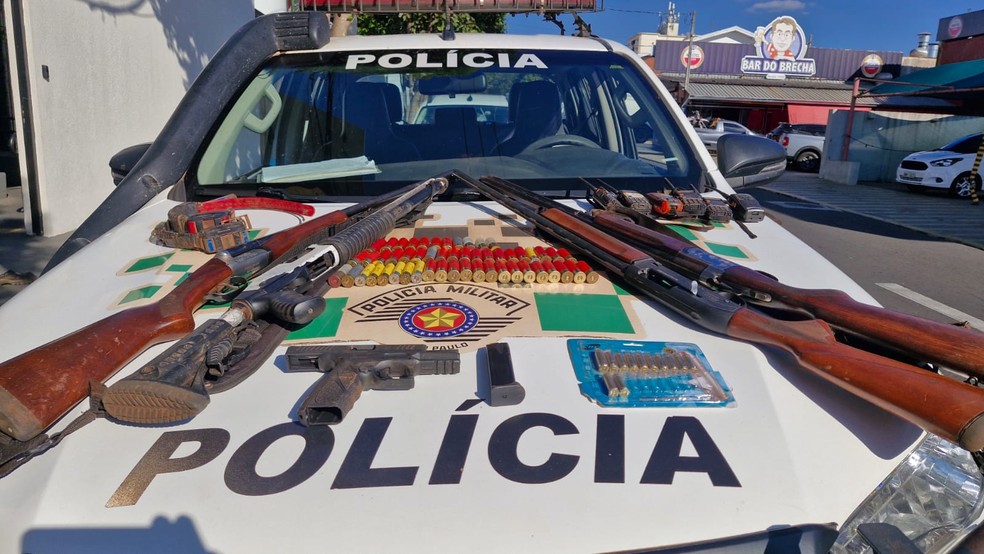 1 de 2
Pol&iacute;cia flagra ca&ccedil;a irregular de javalis em Iacanga; tr&ecirc;s homens s&atilde;o presos &mdash; Foto: Pol&iacute;cia Ambiental/Divulga&ccedil;&atilde;o