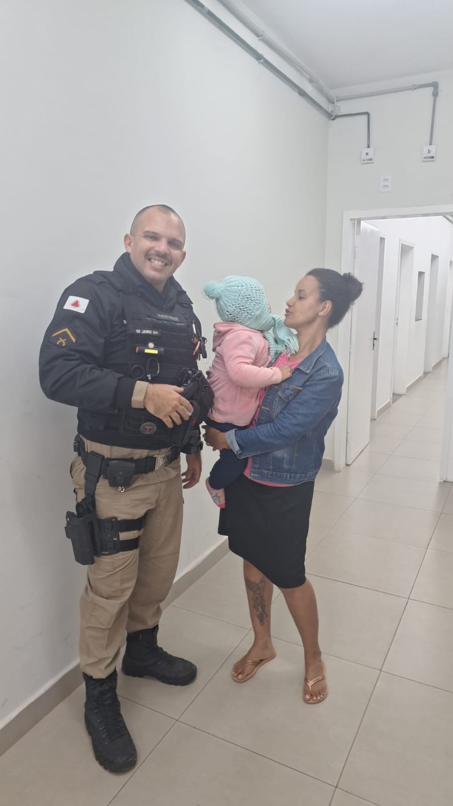 Policiais Militares salvam criança de 2 anos engasgada em Raposos, na Grande BH