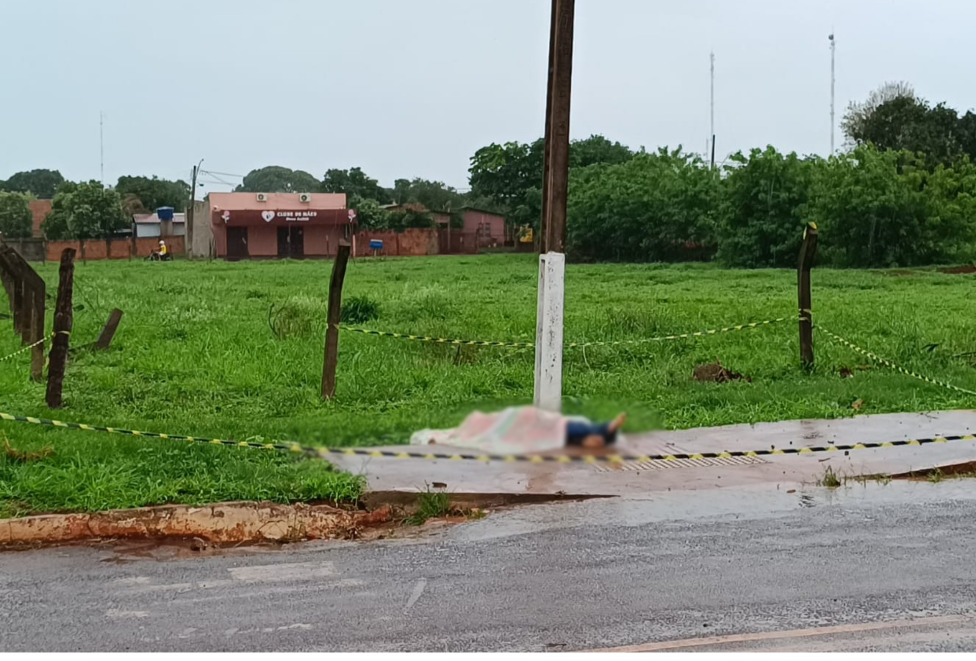 Homem é morto a facadas após festa em MS; suspeito confessa ao pai e foge