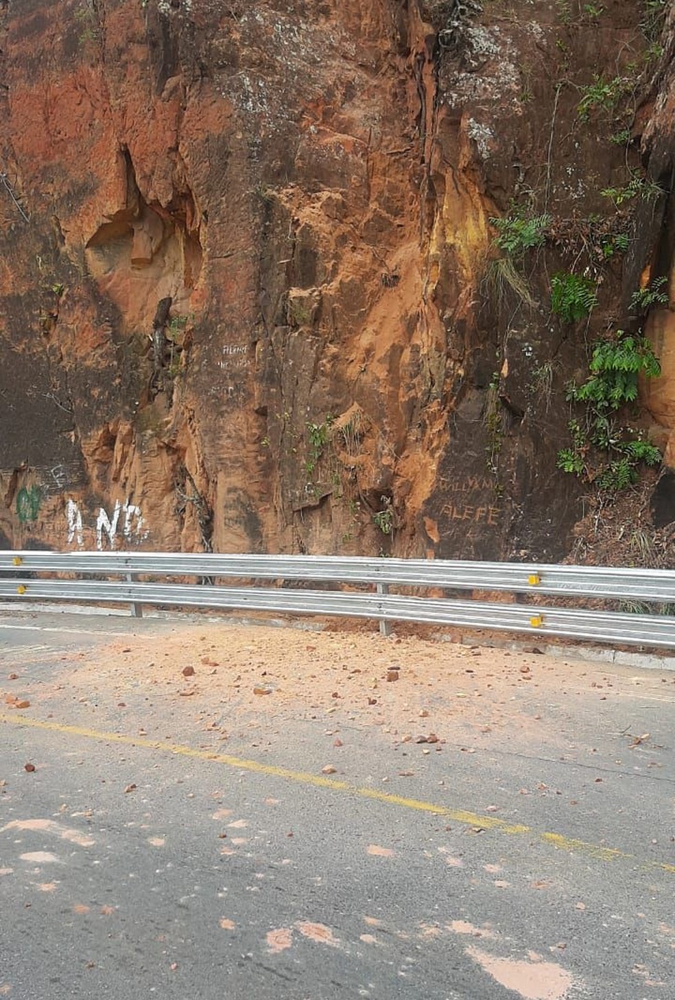 Desmoronamento de rocha registrado na região em dezembro — Foto: g1 MT