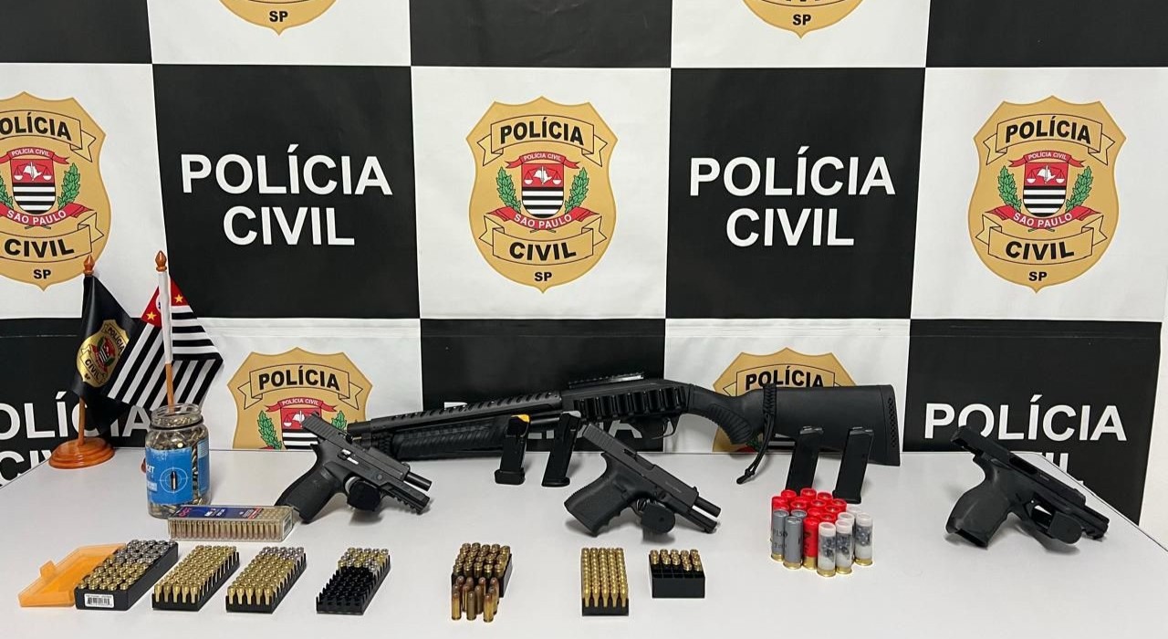 Polícia Civil apreende armas, carregadores e munições em casa de investigado em São Roque 