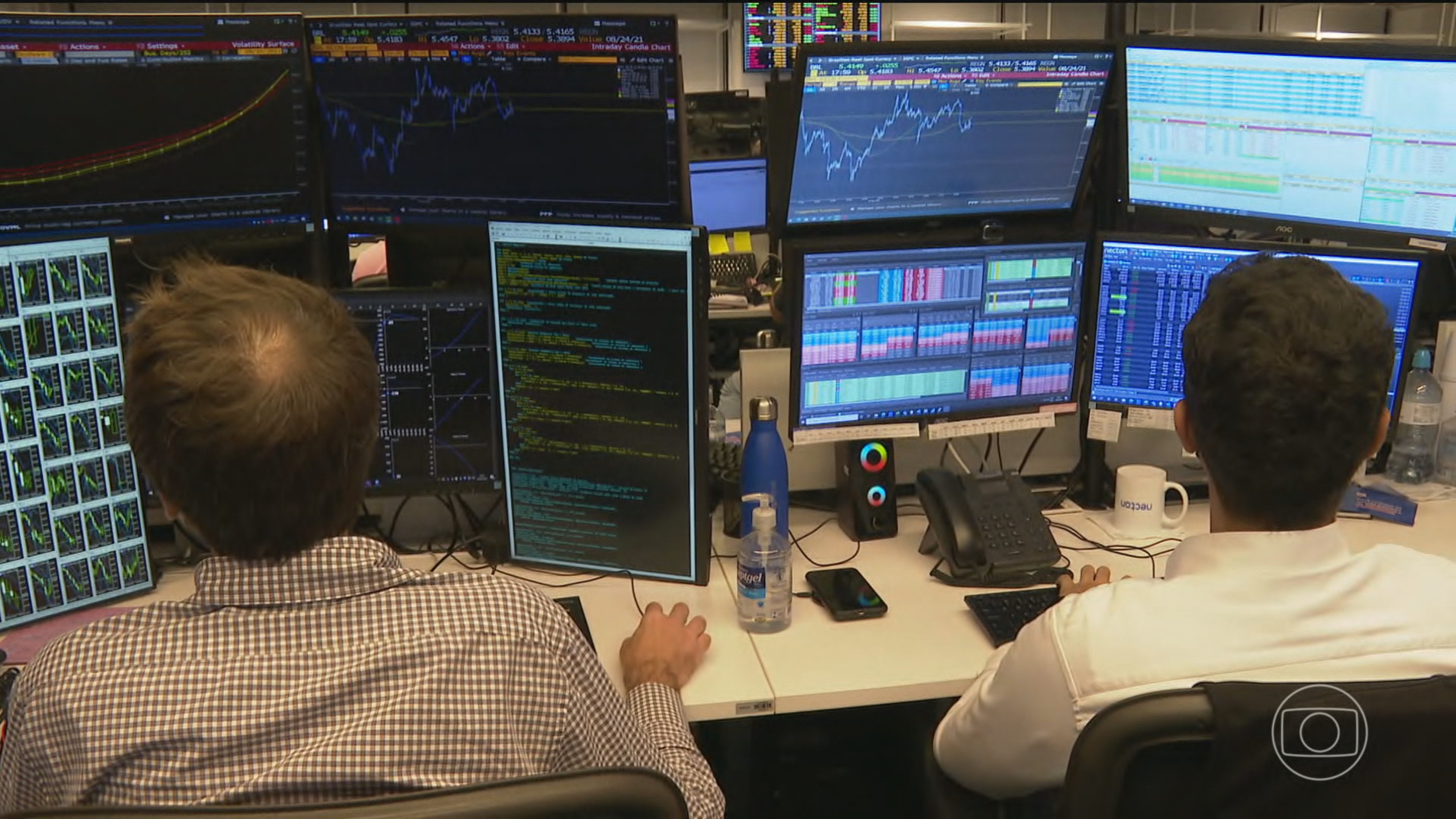 Mercado financeiro reage à vitória de Lula com queda da bolsa de valores e alta do dólar