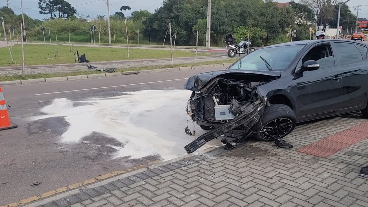 Motorista Bêbado E Sem Cnh Causa Acidente Em Curitiba Diz Pm Duas Pessoas Se Feriram Paraná G1 