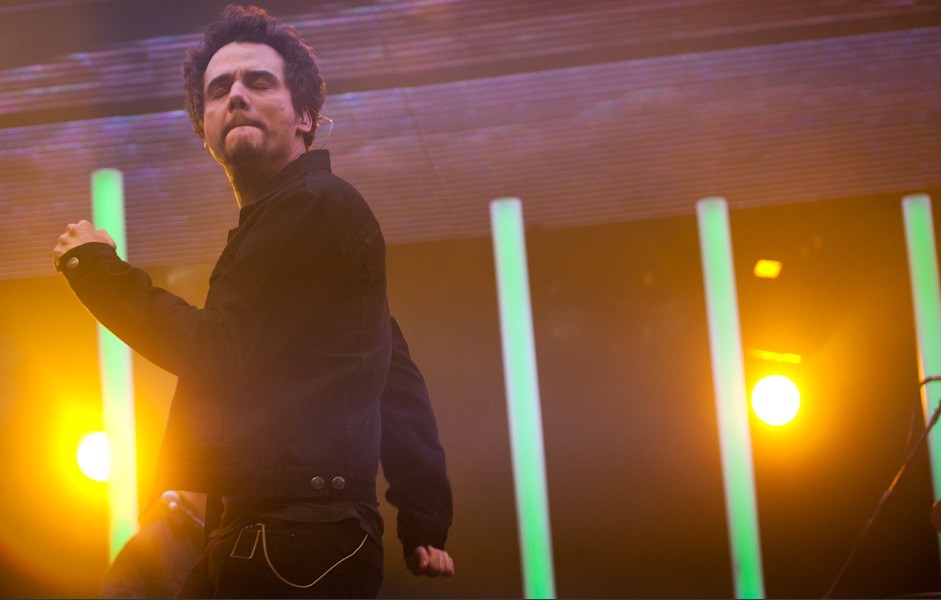 O delírio coletivo de quando Wagner Moura virou vocalista do Legião Urbana por duas noites