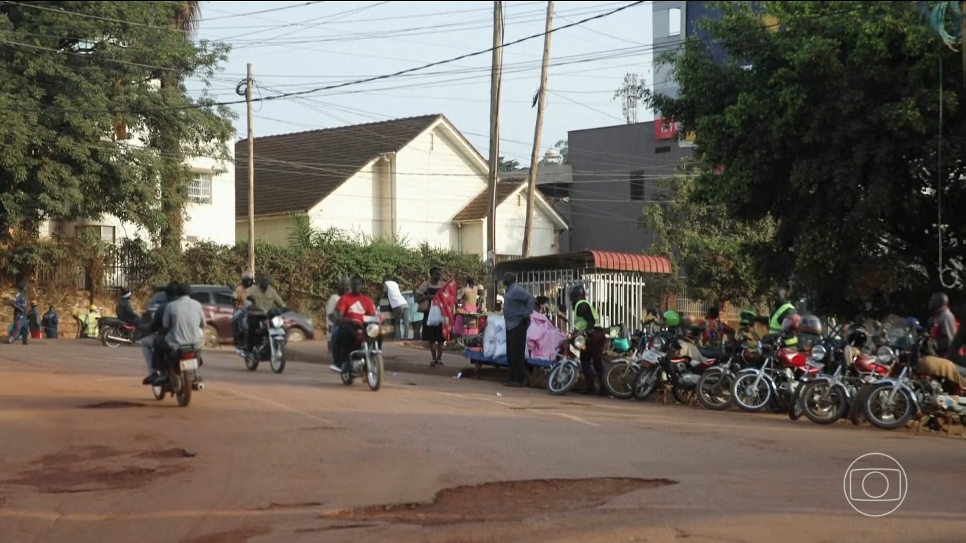 Surto de ebola acende alerta na África; OMS acompanha avanço da doença