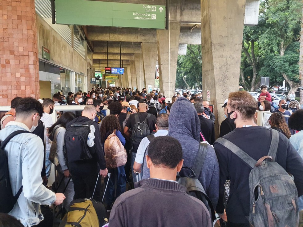 CURITIBA,14 DE NOVEMBRO DE 2013 – MOVIMENTO NA RODOVIARIA DE CURITIBA