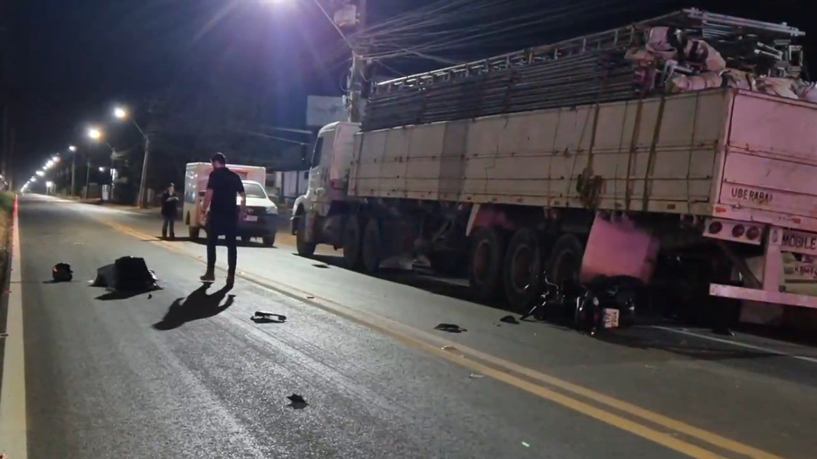 Motociclista morre após bater em carreta estacionada em MT