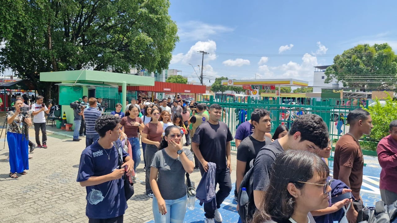 UEA aplica provas do SIS 2025 com grande movimento neste domingo