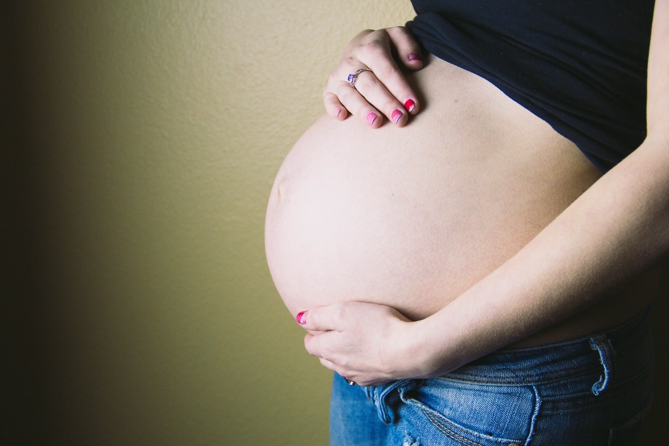 Região: Mulher que foi barriga solidária do irmão deve receber salário-maternidade, decide Justiça no RS