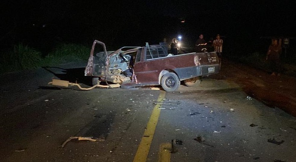 Outro carro envolvido no acidente na  BR-365, em Patrocínio — Foto: Corpo de Bombeiros/Divulgação
