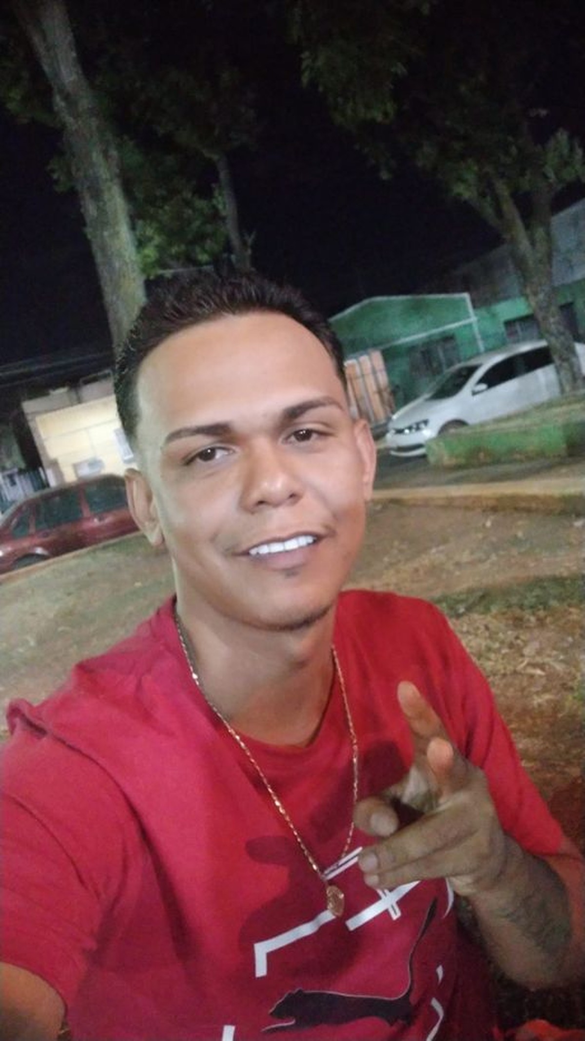 Homem é morto a tiros na frente da casa da mãe em Cuiabá