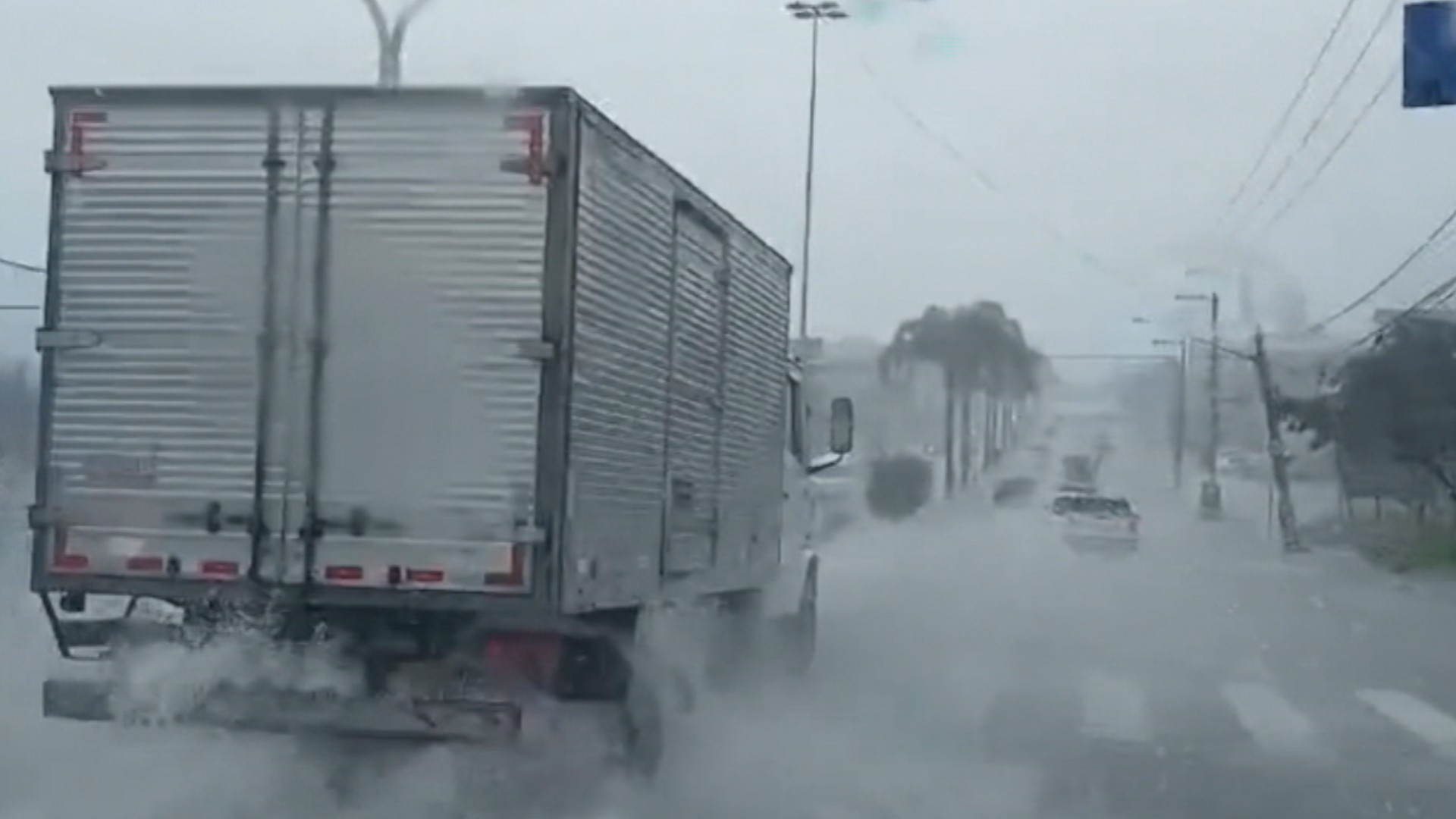 Chuva causa pontos de alagamentos em cidades do Alto Tietê nesta terça-feira