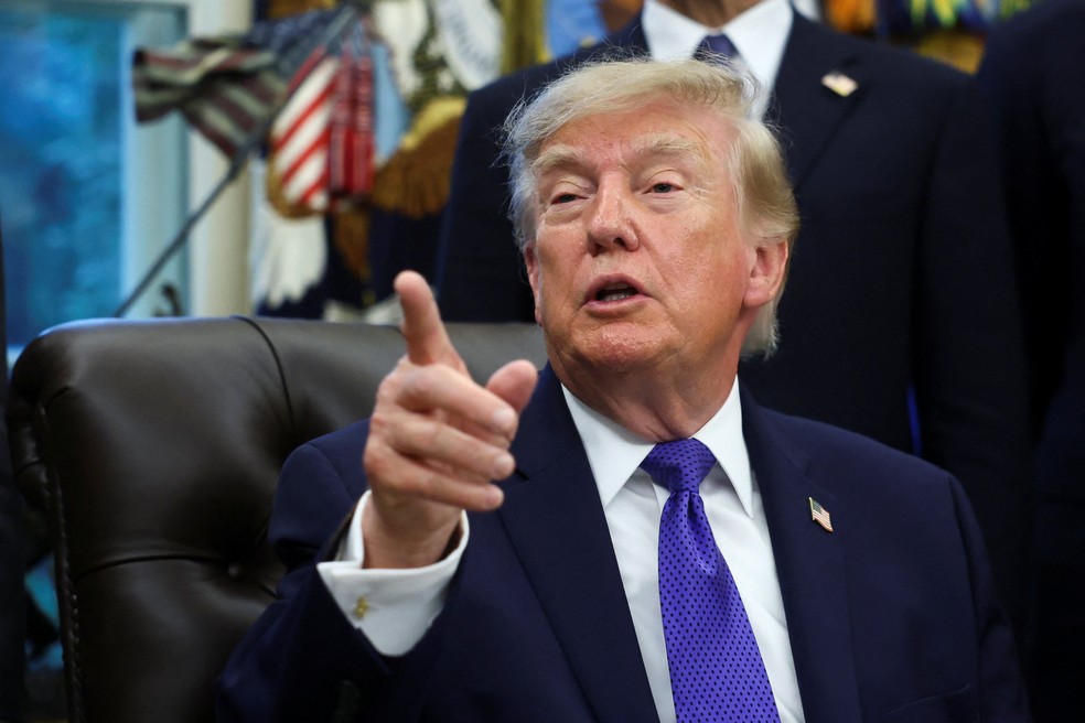 presidente dos EUA, Donald Trump, responde a perguntas durante o anúncio do plano de uma empresa de Minnesota para construir uma siderúrgica de US$ 15 bilhões em Iowa, no Salão Oval da Casa Branca, em Washington, DC, EUA, em 28 de setembro de 2026 — Foto: REUTERS/Kevin Lamarque