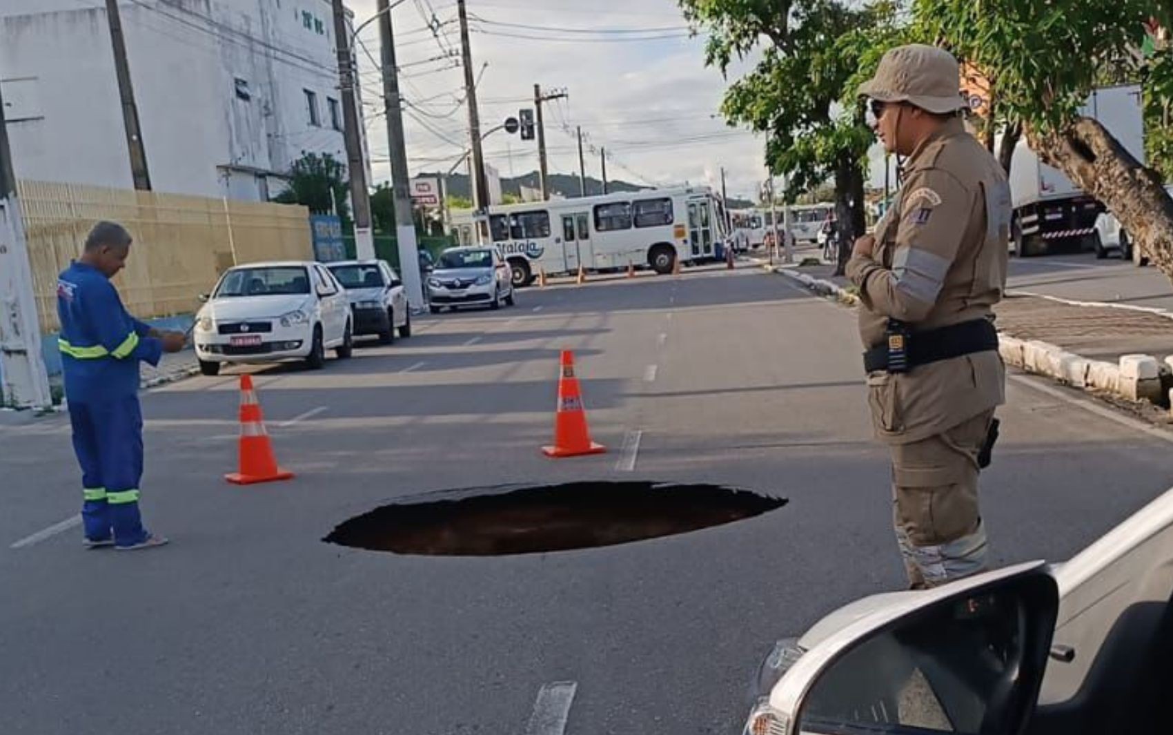 Cratera interdita trânsito na Zona Norte de Aracaju