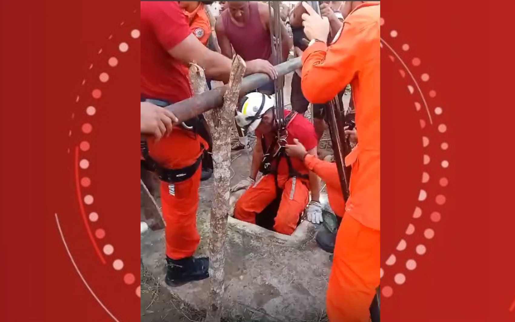 Criança cai em poço de 10 metros e é resgatada junto com o pai em zona rural na Bahia