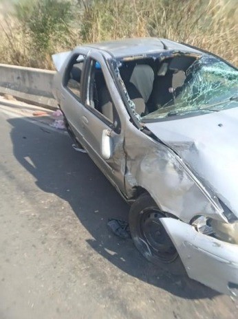 Motorista sem CNH fica ferido após perder controle de carro e atingir mureta na serra de São Pedro 