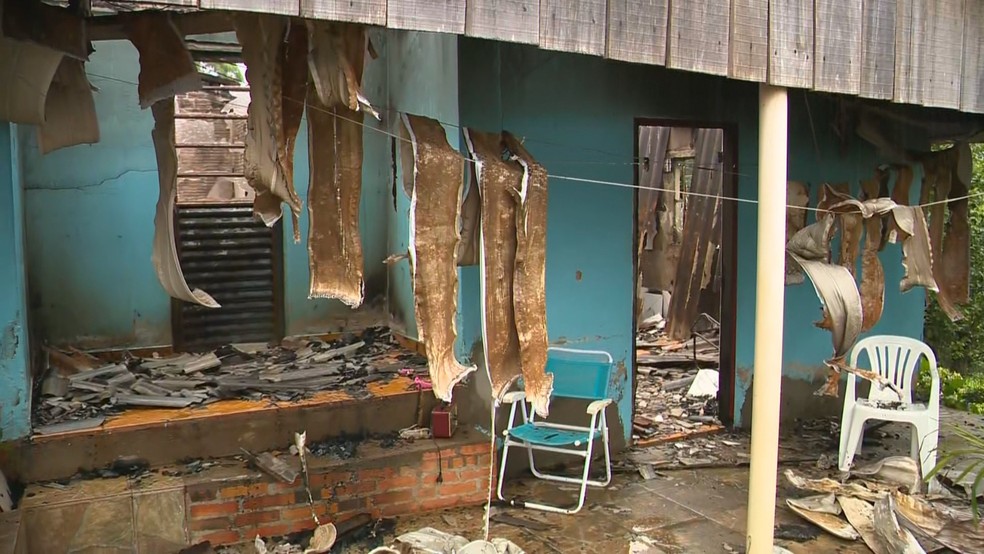 Suspeito ateou fogo em casa após atirar nas vítimas — Foto: Reprodução/RBS TV