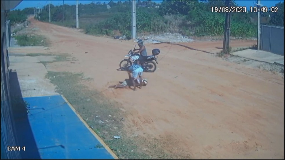 Homem é perseguido e executado em Camaçari — Foto: Reprodução/TV Bahia