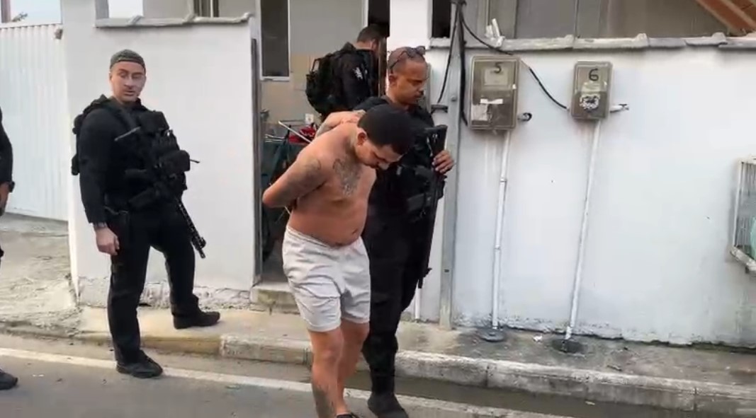 Operação mira PMs suspeitos de passar informações para o CV e negociar armas; um dos alvos foi executado há 3 meses