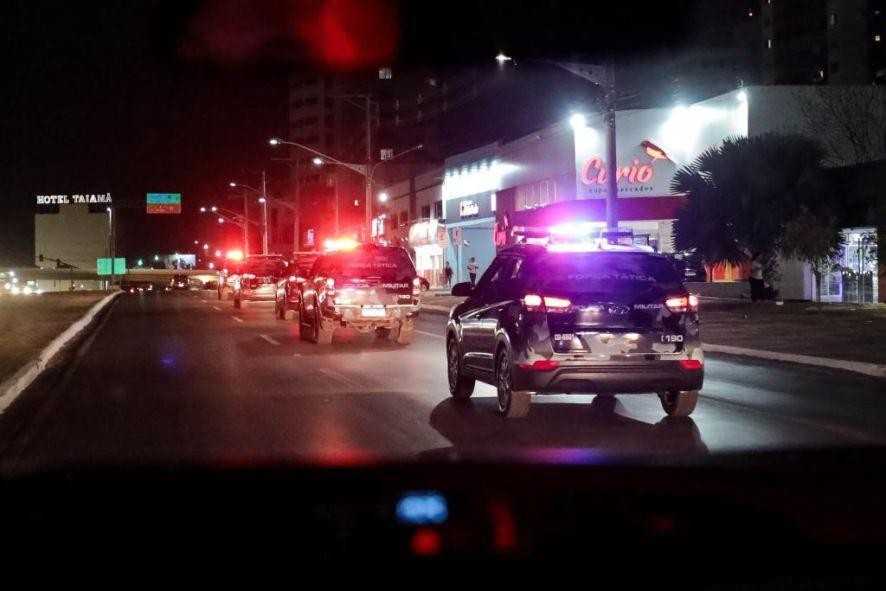 Motorista de aplicativo é suspeito de perseguir mulher, invadir casa e agredir casal em Cuiabá