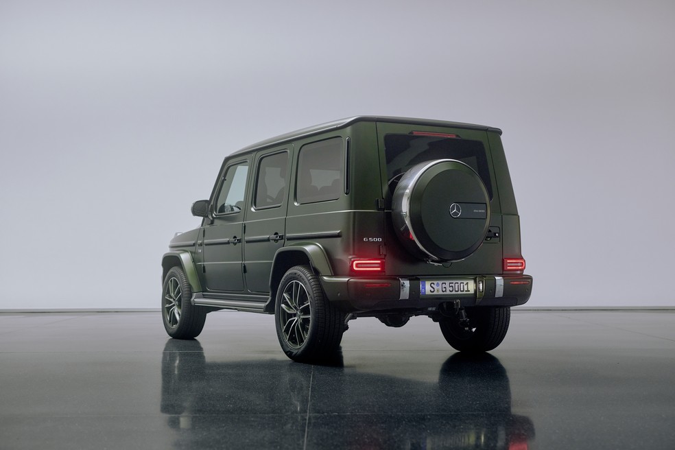 O papamóvel é inspirado no Classe G, modelo que nasceu em 1993. A versão a combustão é carregada por um motor 4.0 V8 de 421 cv — Foto: Divulgação | Mercedes-Benz
