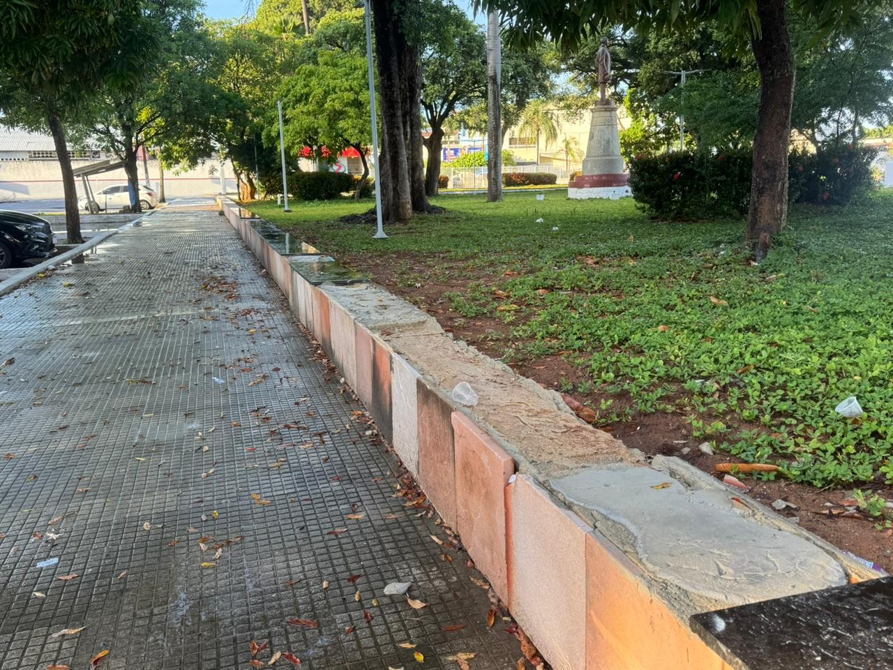 Praça reformada por R$ 1,4 milhão é vandalizada pouco mais de um mês após inauguração da obra em Natal
