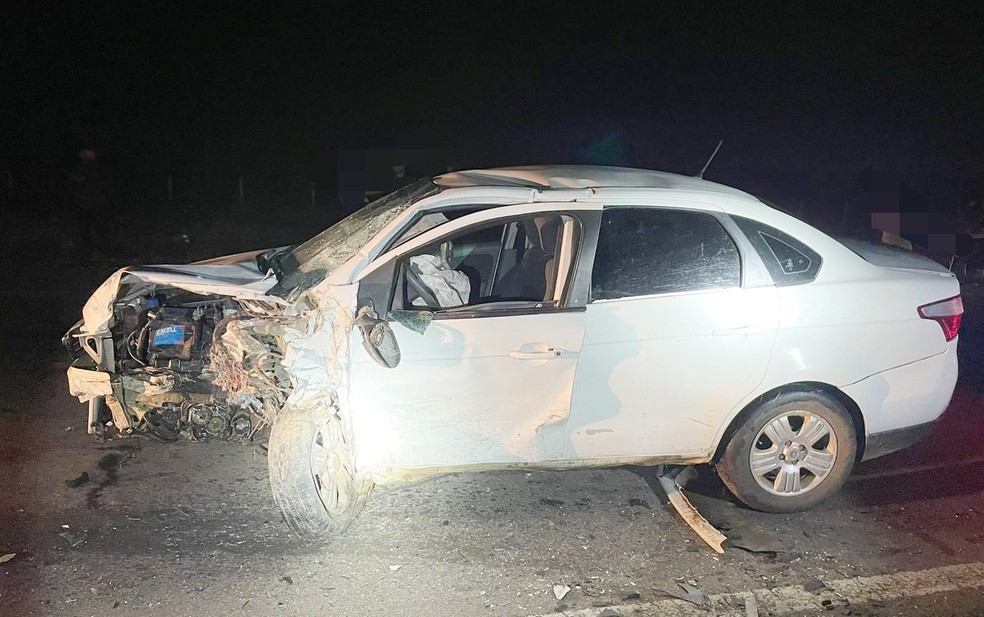 Homem morre após batida entre carros no norte da Bahia — Foto: Divulgação/PRF