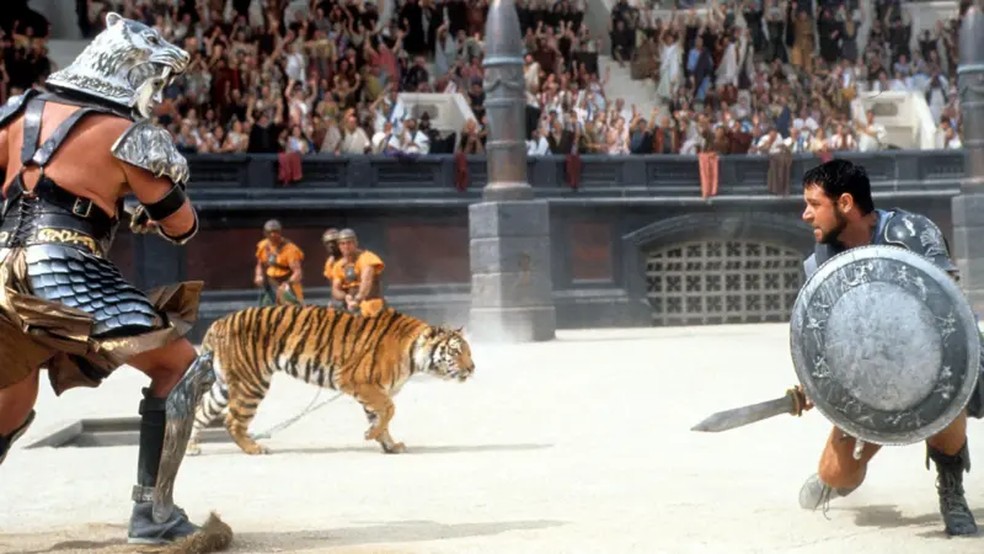 Representações fictícias de combates entre gladiadores e grandes felinos já apareceram em filmes como Gladiador, estrelado por Russell Crowe. — Foto: BBC