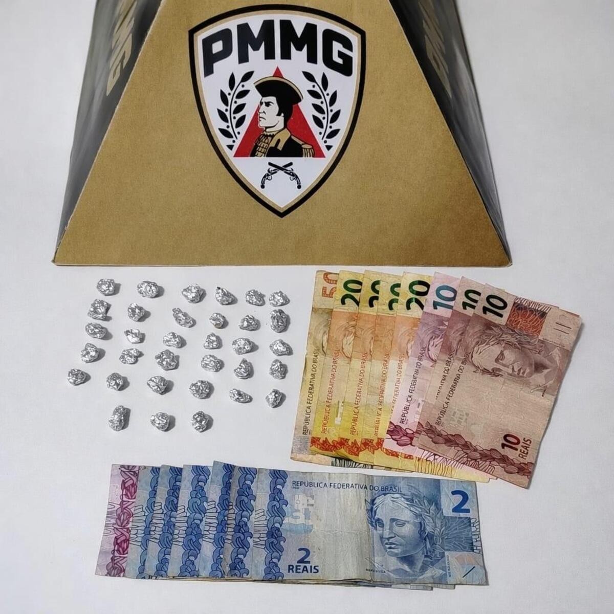 Pedras de crack são apreendidas em casa onde havia circulação de crianças e adolescentes, em Unaí