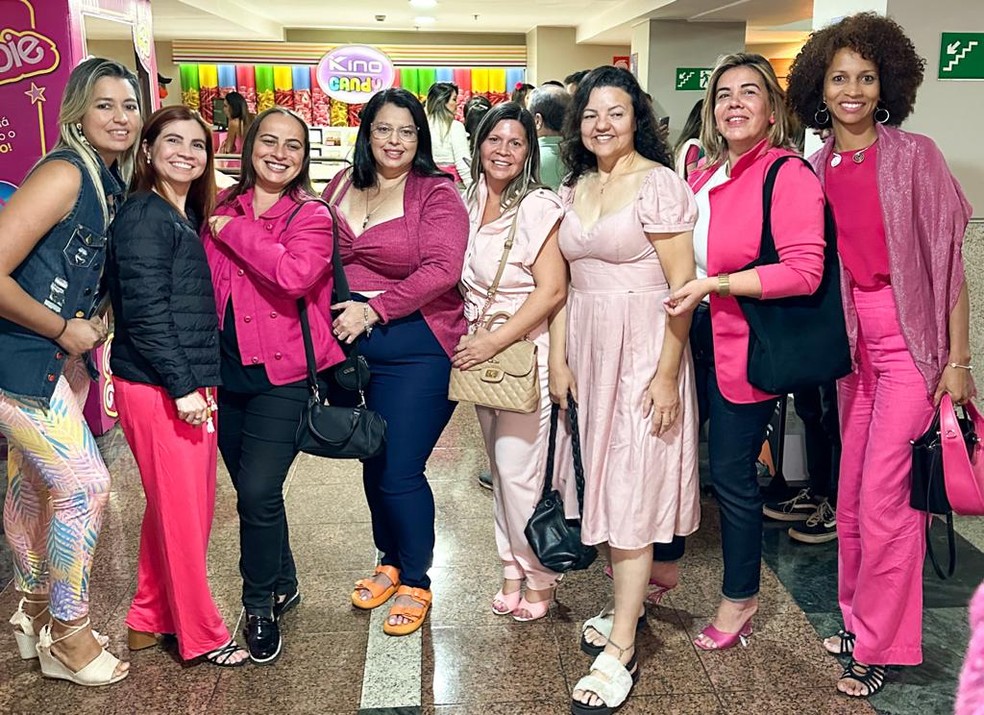 Barbie: fãs colorem cinema de rosa para ver filme em Brasília