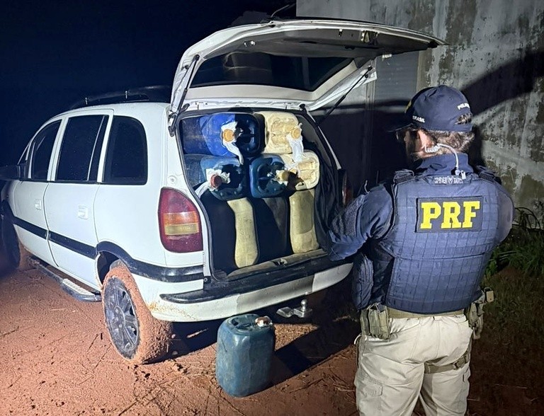 PRF apreende mais de R$ 10 mil em espécie e 320 litros de combustível ligados a garimpo ilegal em RR