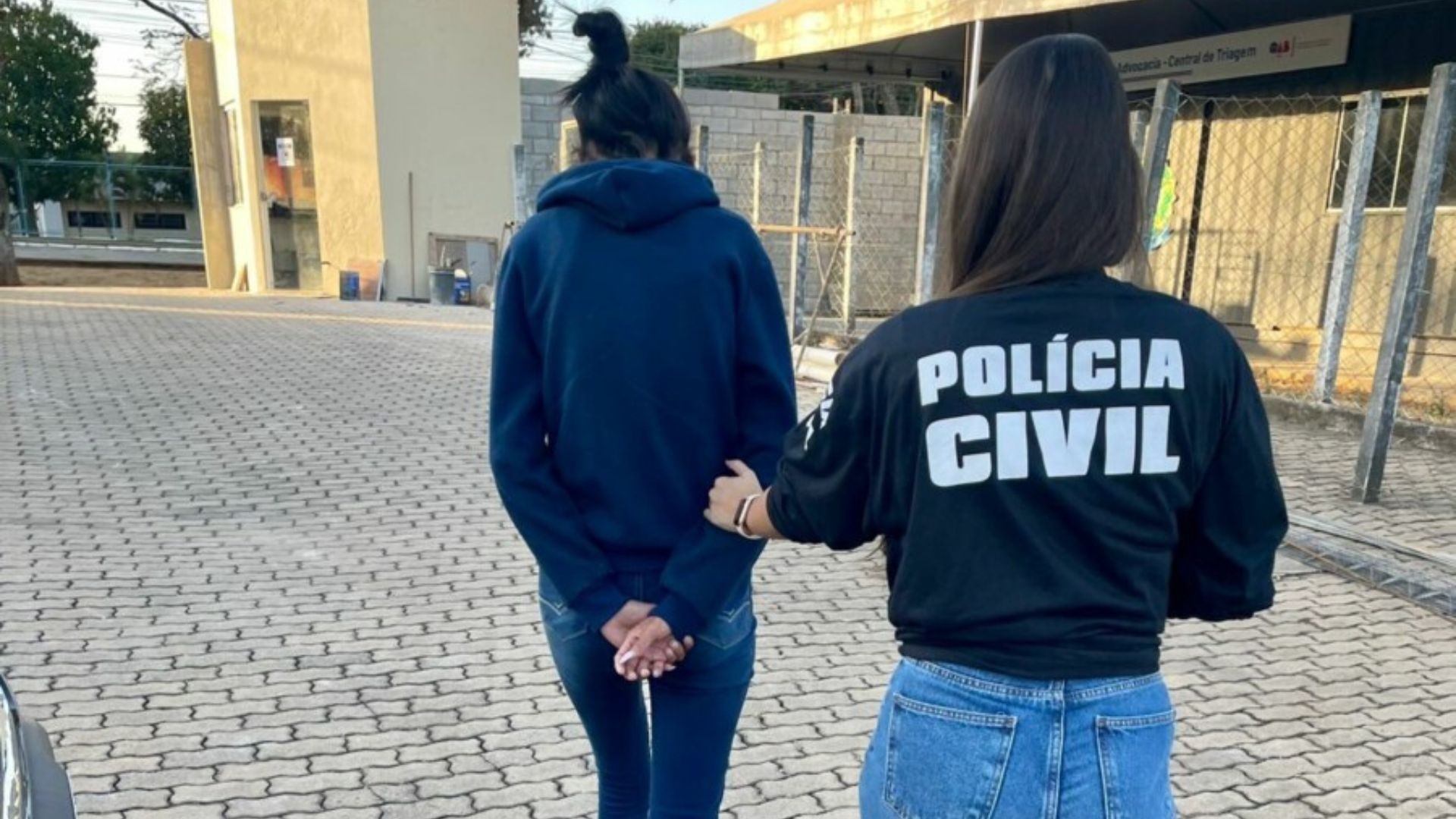 Golpe dos nudes: casal é preso suspeito de extorquir dinheiro de idosos ricos com ameaça de divulgar fotos íntimas