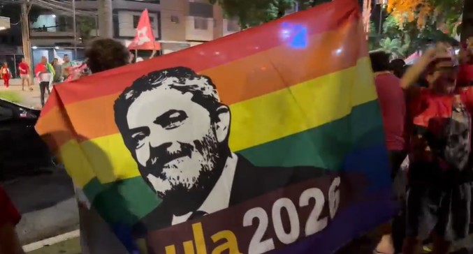 Veja comemoração da vitória de Lula em Divinópolis